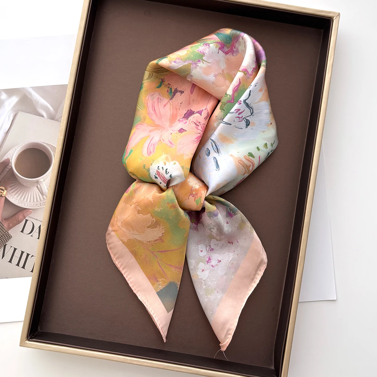 

Квадратный платок с принтом для женщин, имитация шелковых шарфов, банданы, роскошный хиджаб, шейный платок, повязка для волос, элегантная шаль, накидка.