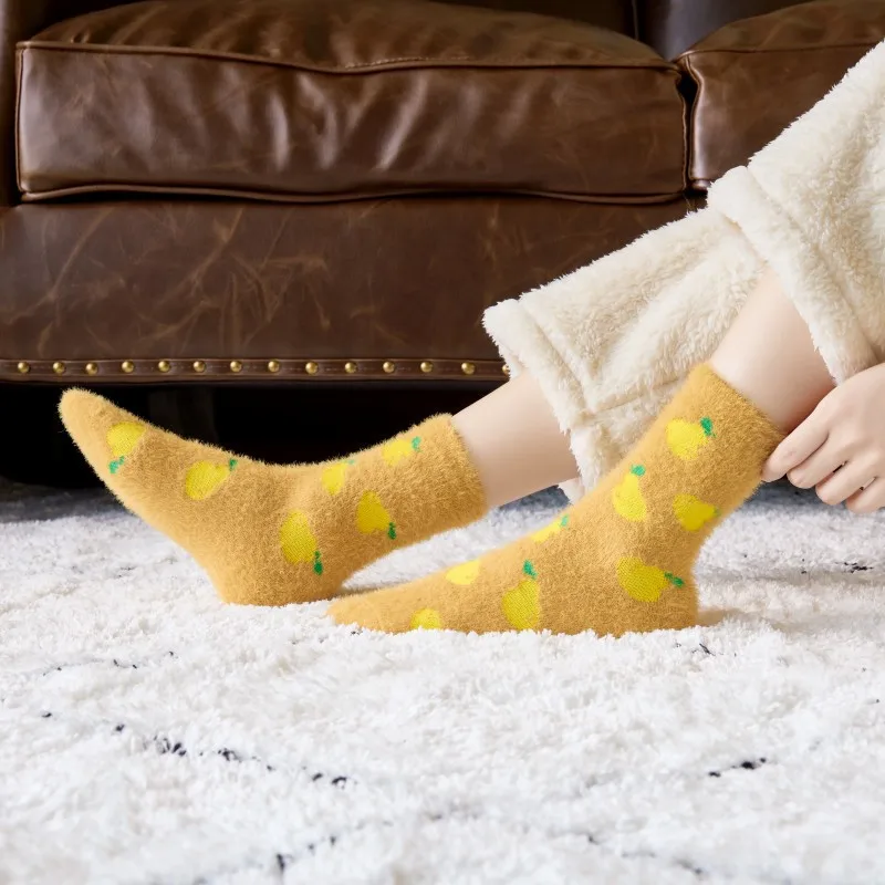 Calcetines de felpa de visón con estampado de dibujos animados para mujer, medias de tubo medio, gruesas, cálidas, terciopelo Coral, calcetines de piso para dormir, calcetines térmicos divertidos de invierno