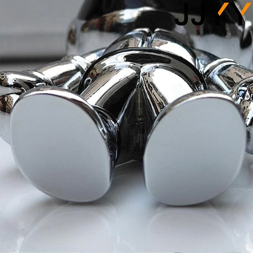 3D Personality Astronaut Keychain Three-dimensional Astronaut Creative Car Pendant Men and Women Necklace Clothing Accessories