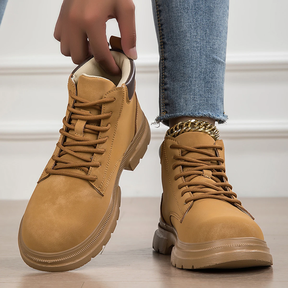 Botas de trabajo unisex de caña alta en color amarillo-marrón/camel, botas informales para actividades al aire libre con suela gruesa y resistente, botines elegantes y versátiles con cordones, calzado para el día a día, para ir al trabajo y para hacer senderismo.