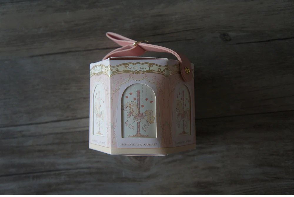 5 pezzi Scatole rosa per caramelle da matrimonio, confezione in carta, scatole quadrate per caramelle regalo per bomboniere | SHEIN ALIA 5 pezzi Scatole rosa per caramelle da matrimonio, confezione in carta, scatole quadrate per caramelle regalo per bomboniere | SHEIN ALIA