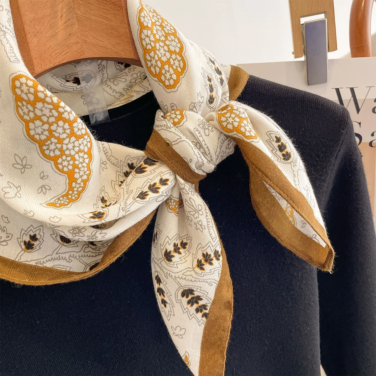 Luxuriöser Cashew-Quadrat-Schal für Damen, Retro-Schal aus weichem Satin, Bandanas, eleganter Hijab, Halstuch, Frühlingsschal, Strandtücher – Detail 5