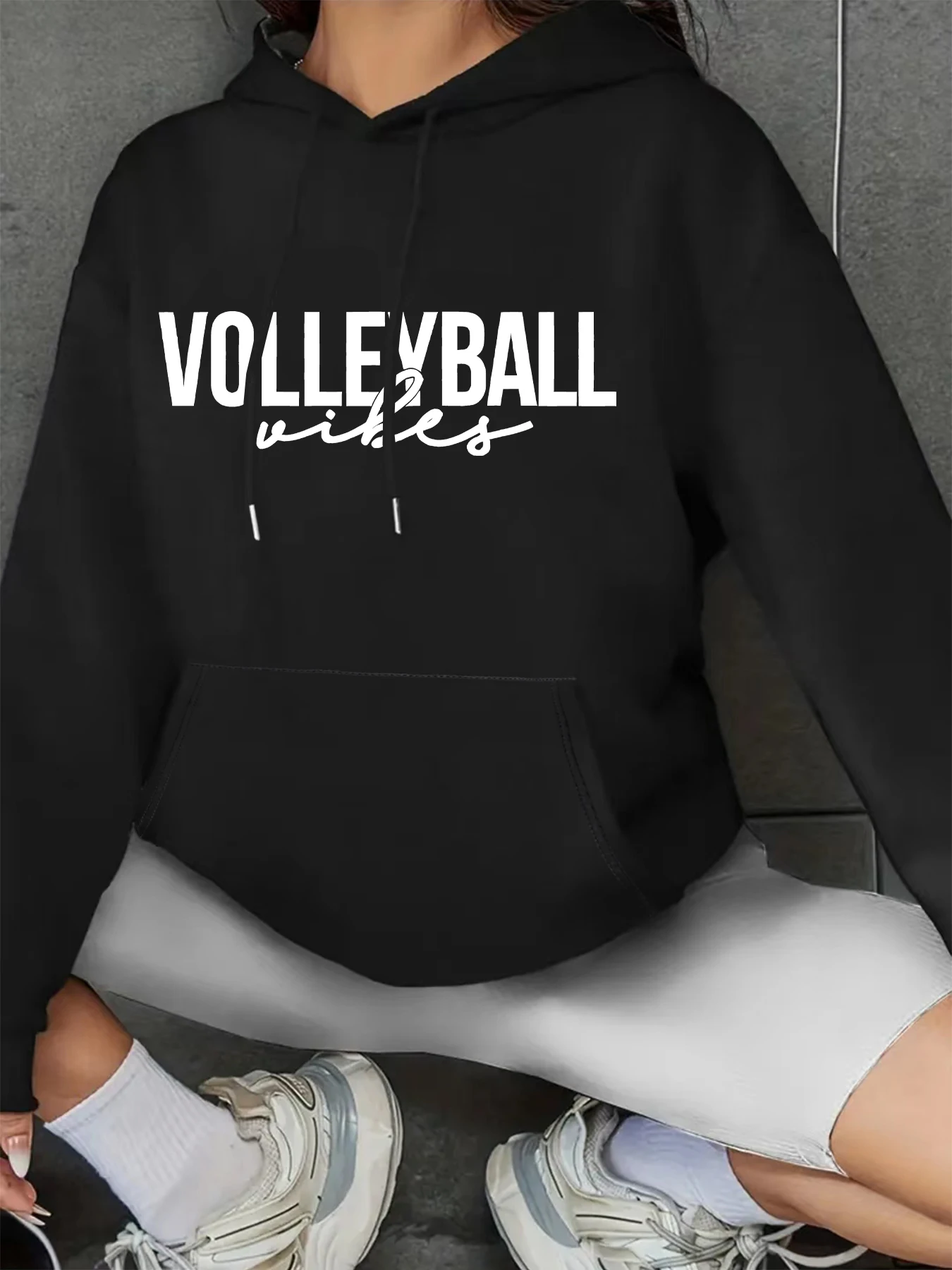 Volleyball Letter Graphic Fleece Lined Causal Sports Hoodie Kangaroo Pocket Drawstring Warm Hooded Sweatshirt Women\'s Activewear