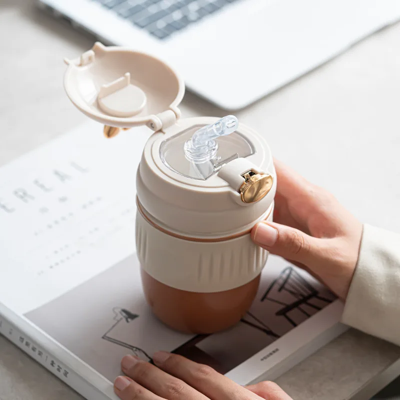 Lovely heat preservation cup women's coffee cup accompanied by portable high-looking ceramic straw water cup with hand salute