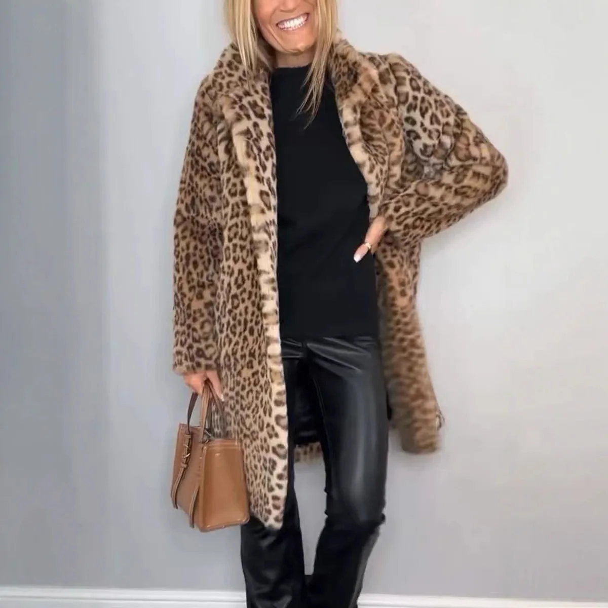 

Autumn and Winter Fashion Warm Leopard Print Plush Medium and Long Coat