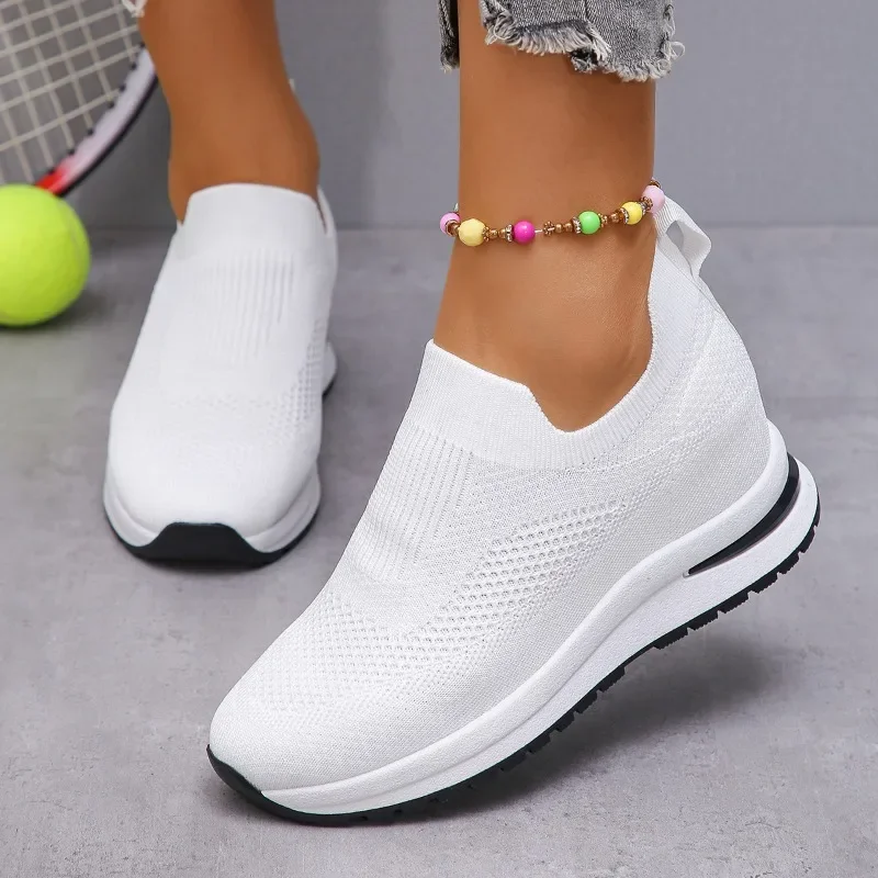 2024 New Spring and Autumn Fashion Versatile Round Toe Solid Color Mid-Heel Slip-on Mesh Breathable Women's Sports Shoes