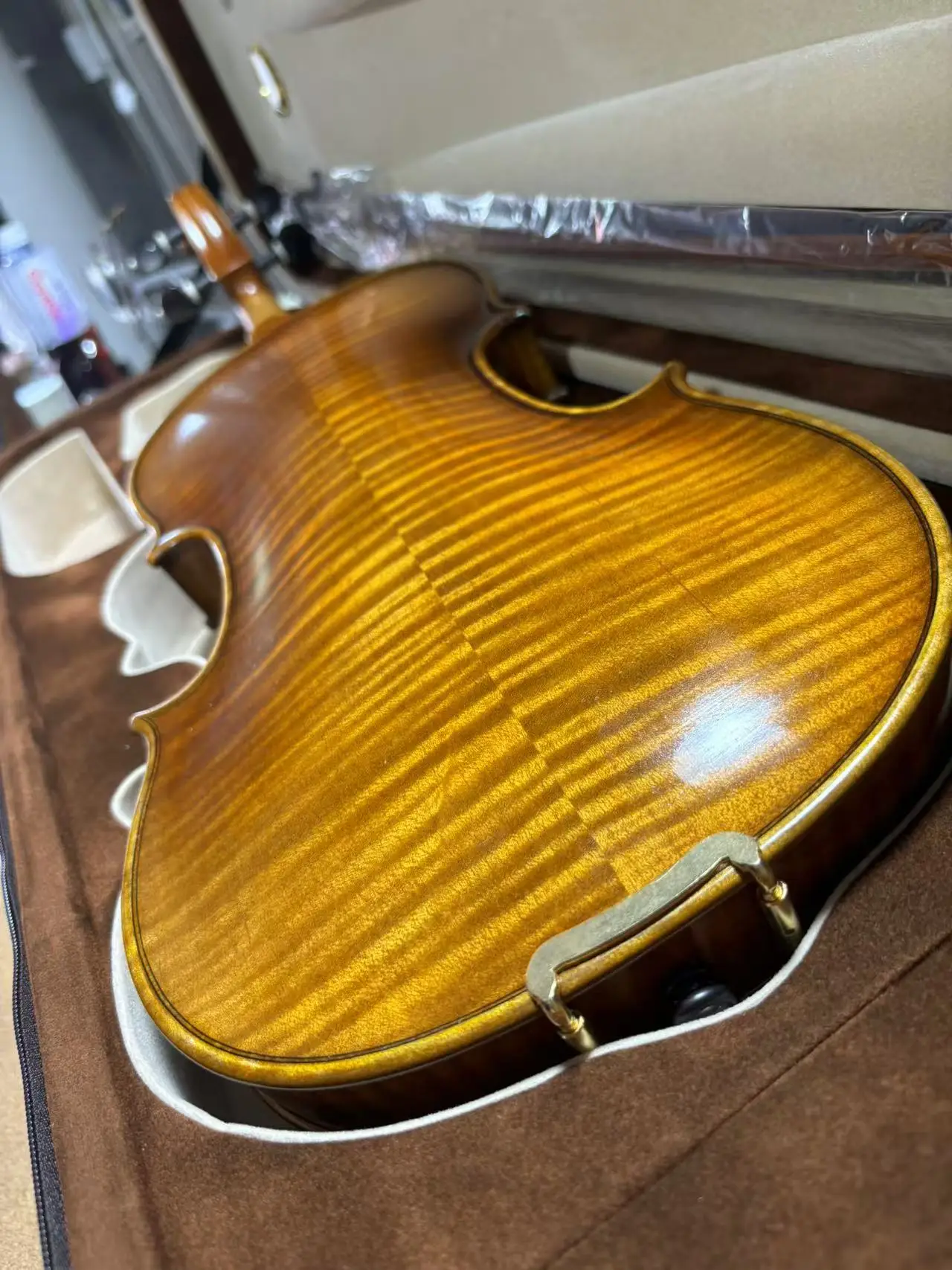 4/4 European violin material, paired with coffee colored box, colored bow, rosin, solid wood shoulder rest Musical Instruments