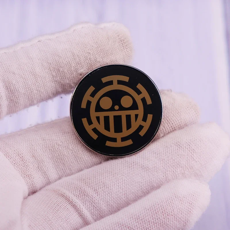 Trafalgar D. Water law Pin Brooch Classic Japanese Anime Badge