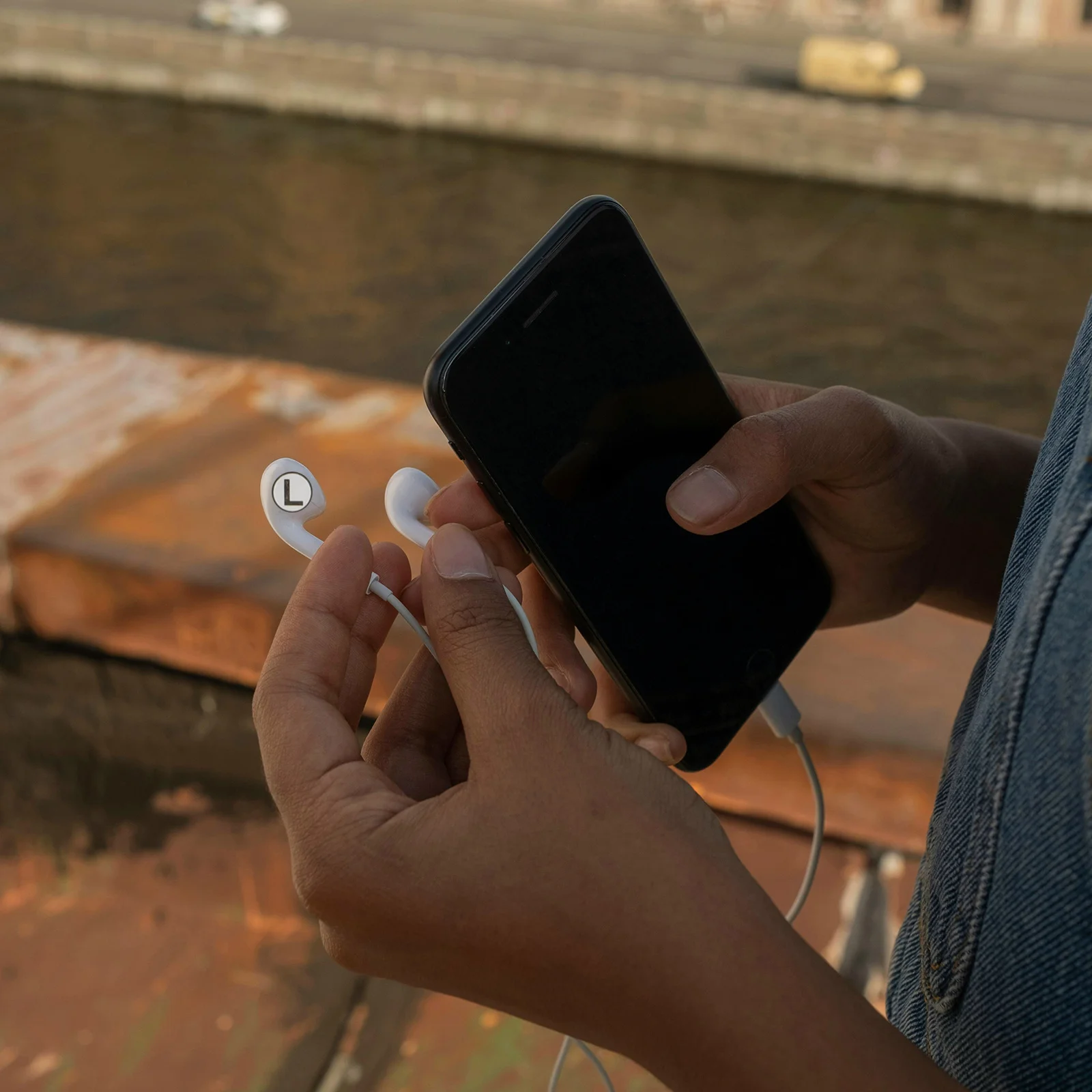 6 Sheets Self Adhesive Left Right Earphone Labels Round Direction Marking Stickers for Easy Identification and Orientation