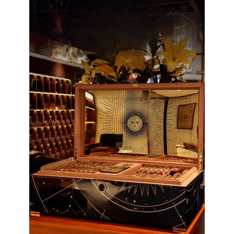 cigar box, cedar wood moisturizing box, large-capacity mellowing boxs, waking eggplant eggplant boxs, high-end piano paint