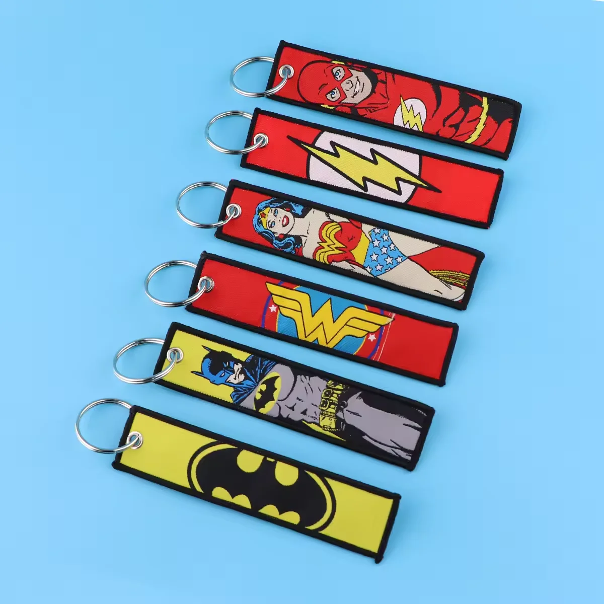 Llaveros bordados de héroe de película, llaveros geniales con etiquetas para llaves para mujeres y hombres, llavero de coche, accesorios de Cosplay, mochila, llavero, juguetes, regalo