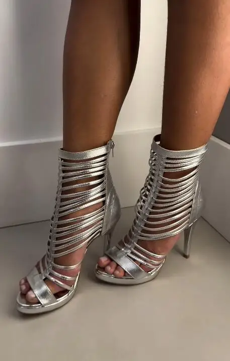 

Женские босоножки на тонком высоком каблуке с открытым носком, серебряная кожаная обувь с узкими ремешками и открытым носком на платформе со шнуровкой и молнией сзади
