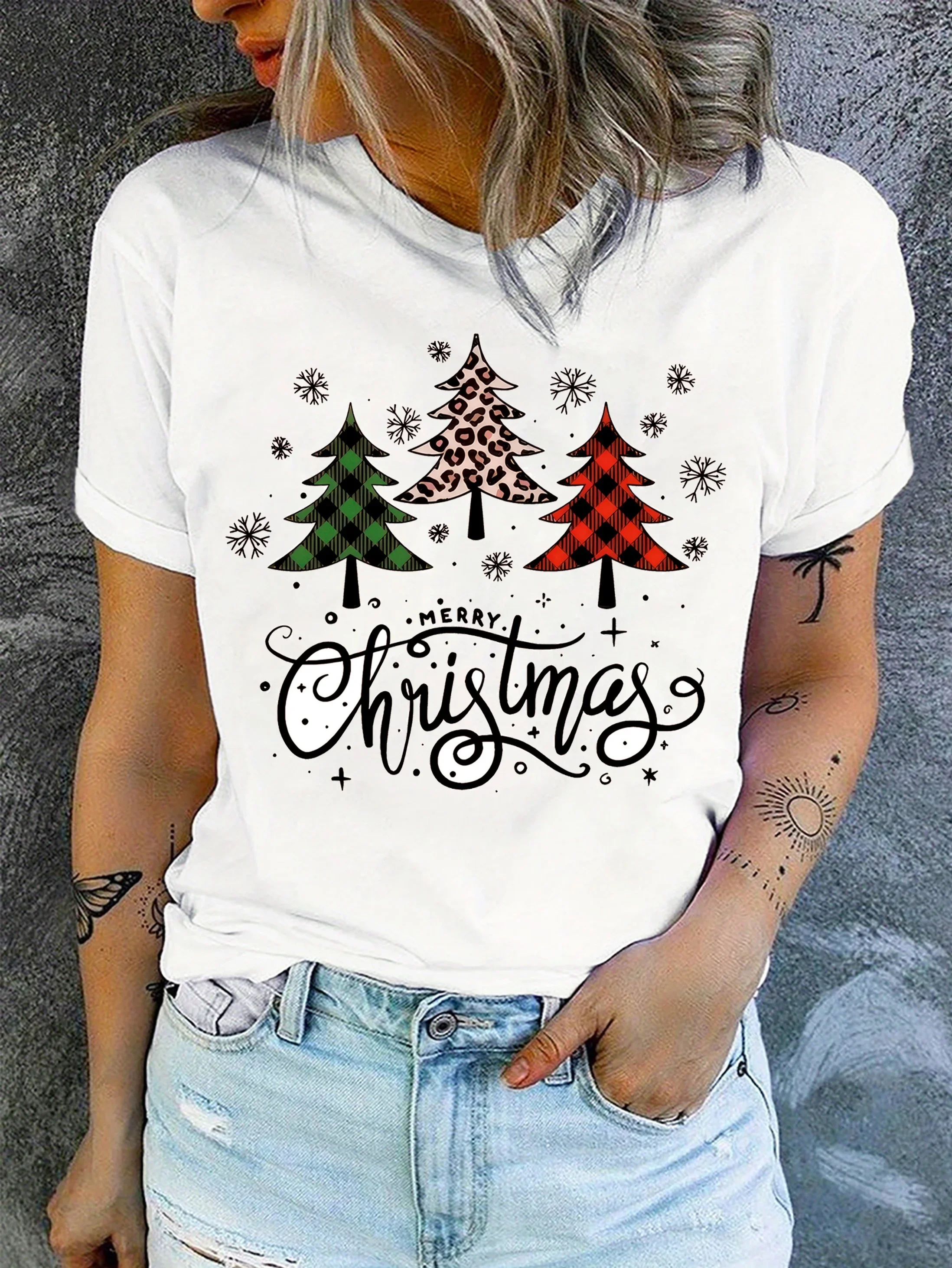 Women's Casual Crew Neck Christmas T-Shirt with Festive Trees and Snowflakes Color Block Design Holiday Top Comfortable  Stylish