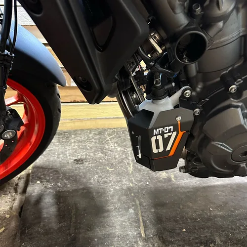 Imagen 2 del producto Para Yamaha MT07 FZ07 MT-07 2014 - 2019 2020 2021 2022 2023 2024 2025 2026 2027 protector de radiador cubierta protectora de tanque de recuperación de refrigerante