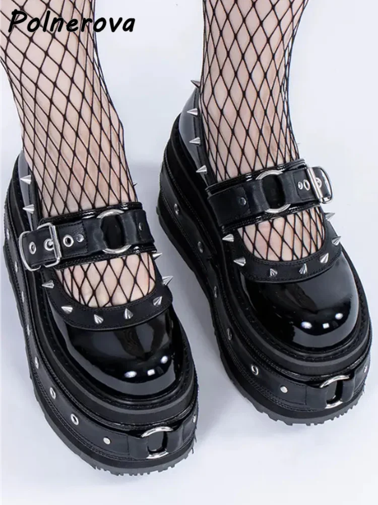 Rivetto Punk scuro Décolleté Piattaforma Cintura con fibbia con suola spessa Punta tonda nera Shail Scarpe da donna Primavera Dolce Fresco Scarpe ad alto aumento