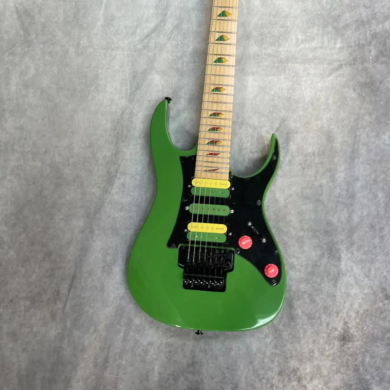 7-string split electric guitar, green body, maple fingerboard, factory photo taken pictures, in stock, can be shipped with an or