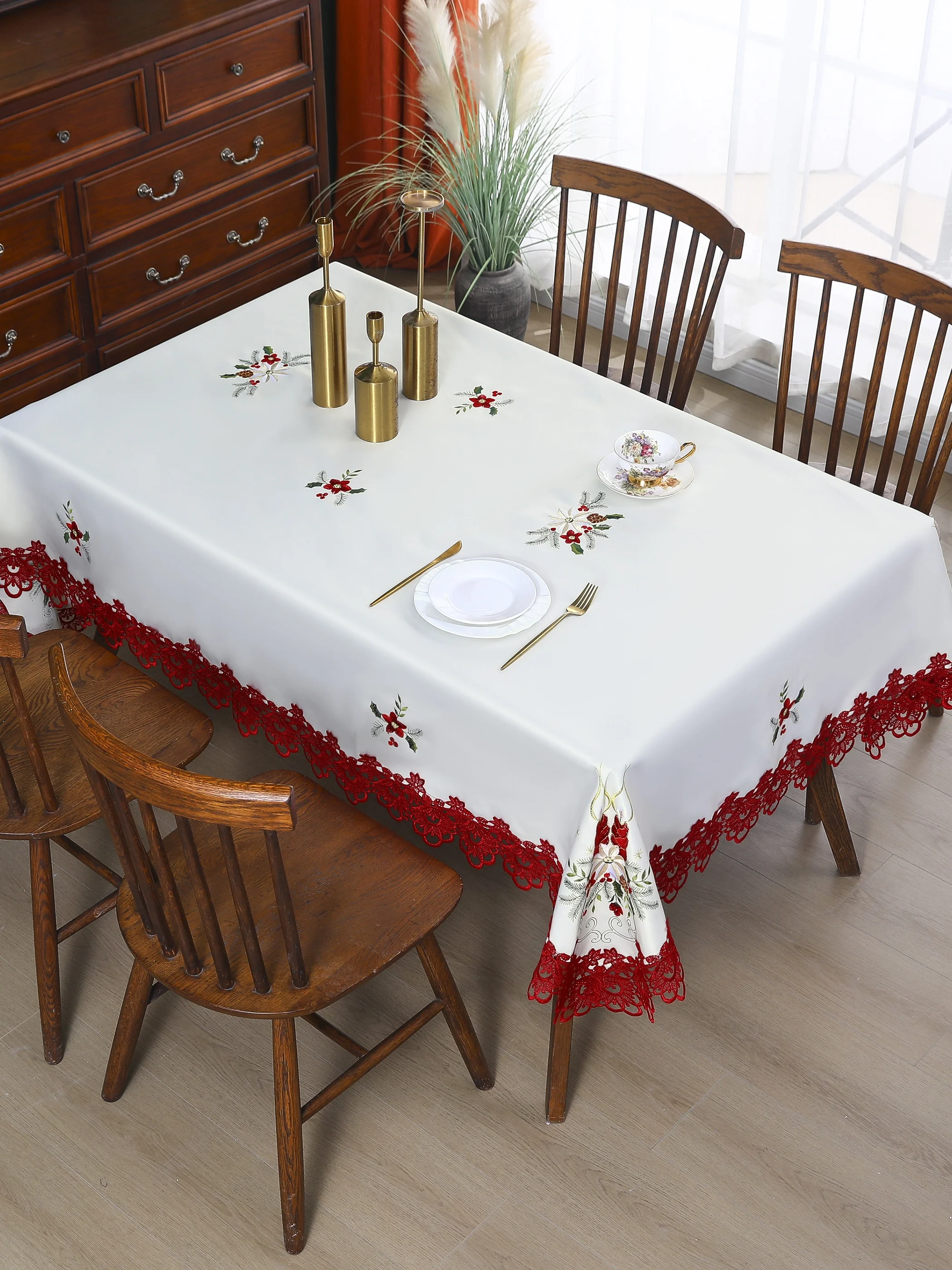An Embroidered Tablecloth, Festive and Romantic Polyester Fiber Embroidered Rectangular Lace-Edged Dust-Proof and Heat-Resistant Tablecloth, Suitable for Dining Tables, Coffee Tables, Tea Tables, Daily Home Decoration, and Wedding Parties, Christmas