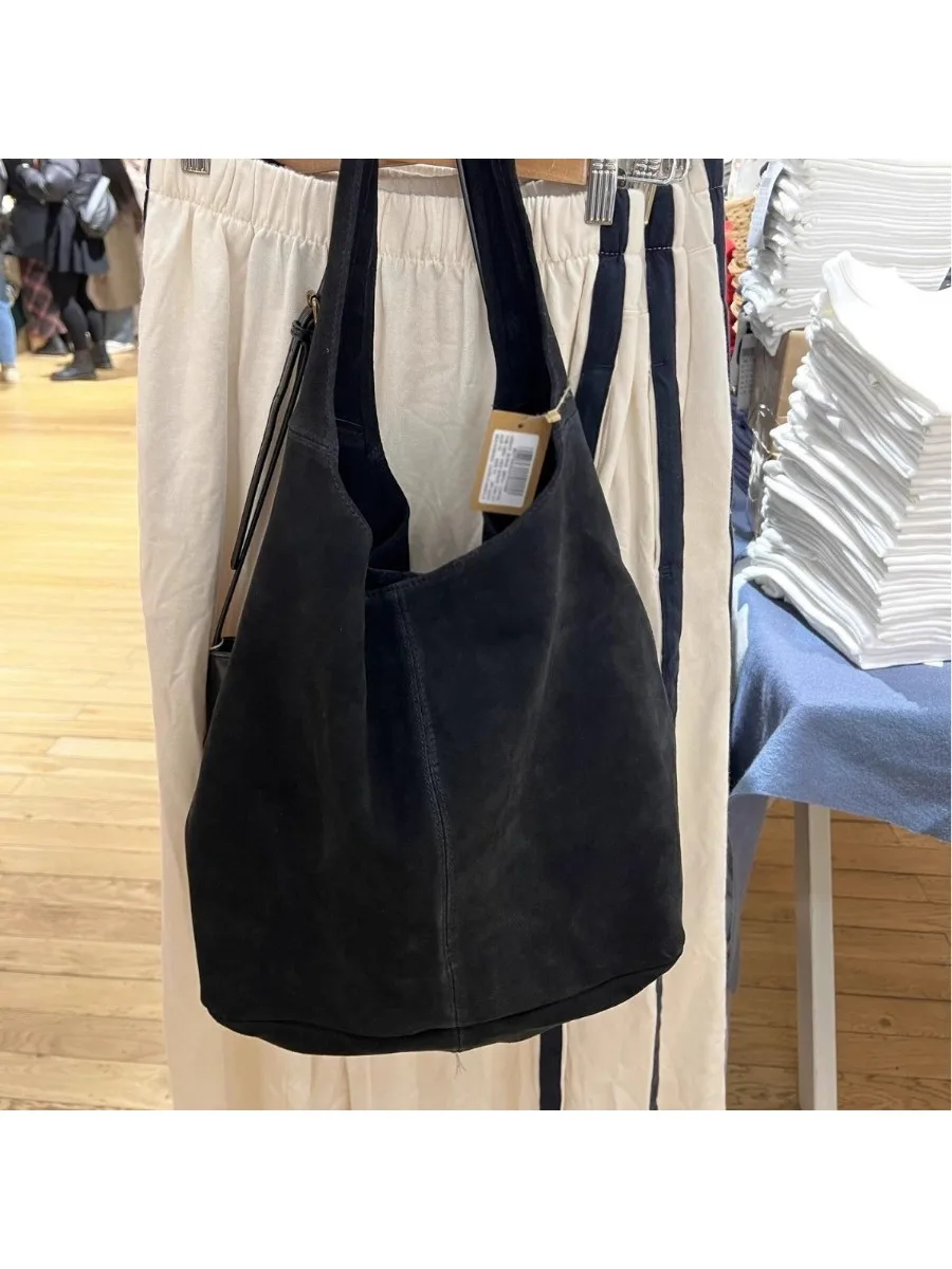 【Nowość】Vintage'owa torba typu hobo ze skóry zamszowej, duża, codzienna torba na ramię w kolorze camel brown, minimalistyczny styl do noszenia na co dzień i na zakupy. — zdjęcie 2