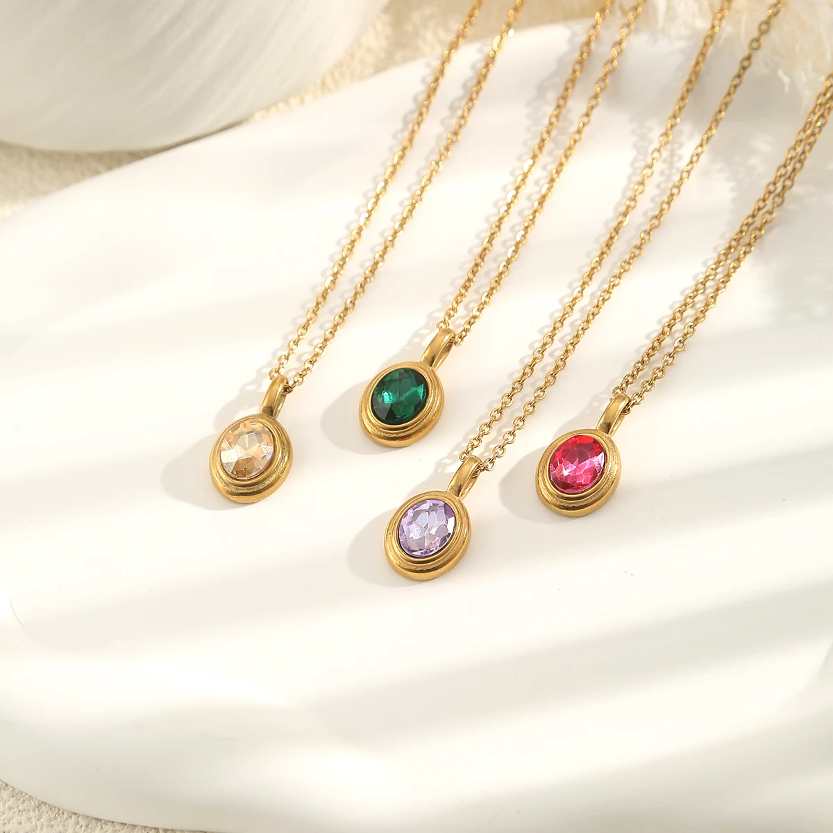 

SOVOB Oval Zirconia Pendant Necklaces For Women's Fashion & Minimalist 18K Gold-Plated Jewelry Stainless steel Retro Necklace