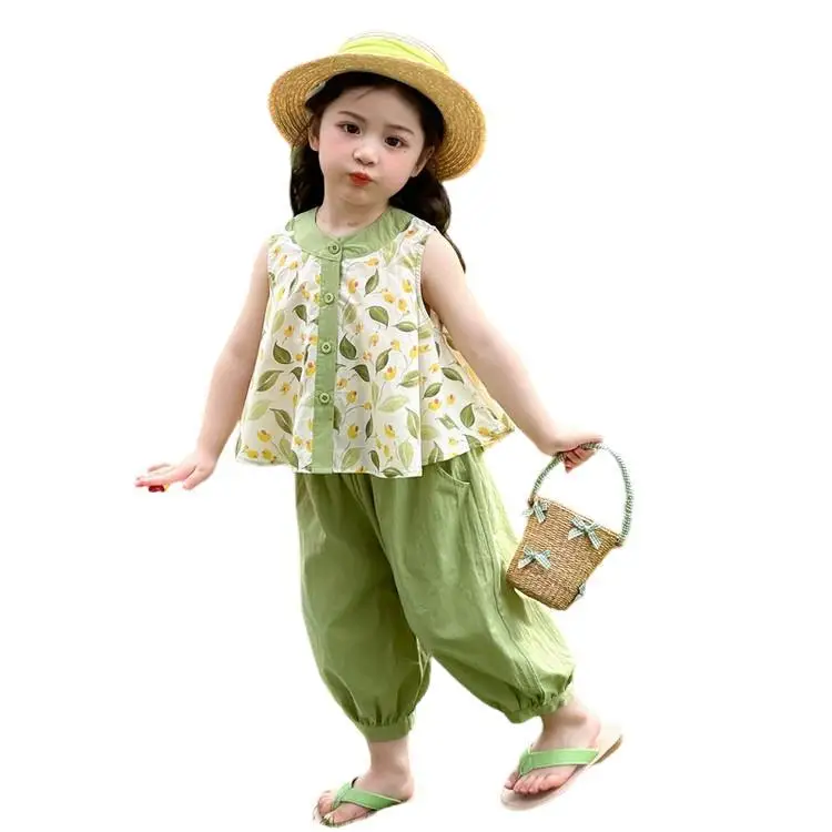 

Новый летний модный комплект для девочек: топ без рукавов с принтом зеленых листьев и свободные повседневные брюки. Повседневный наряд для подростков.