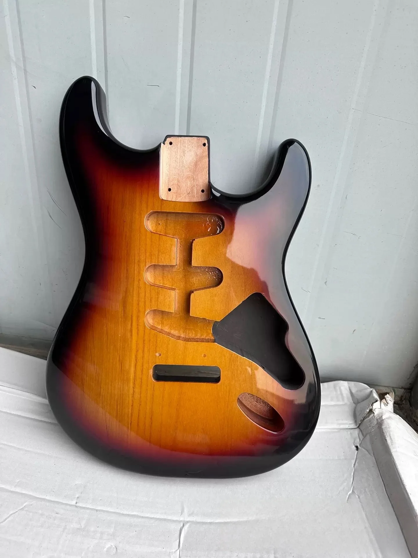 Sunset colored electric guitar body, DIY replacement accessories，brand-new