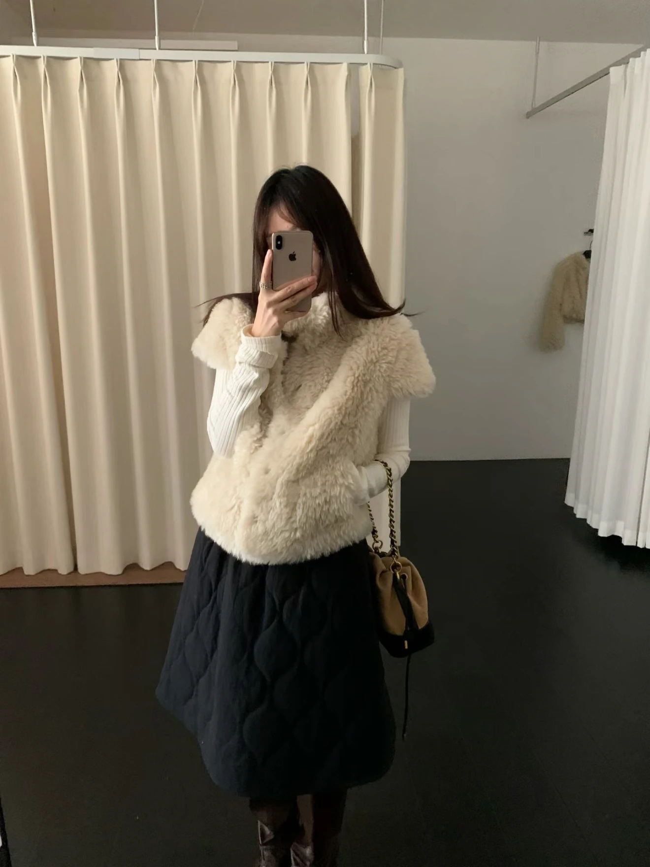 Lamb Fur Vest Women's Autumn Winter New Style Eco-friendly Fur Coat Fluffy Cowl Neck Coat Standard Fit Single Button Closure