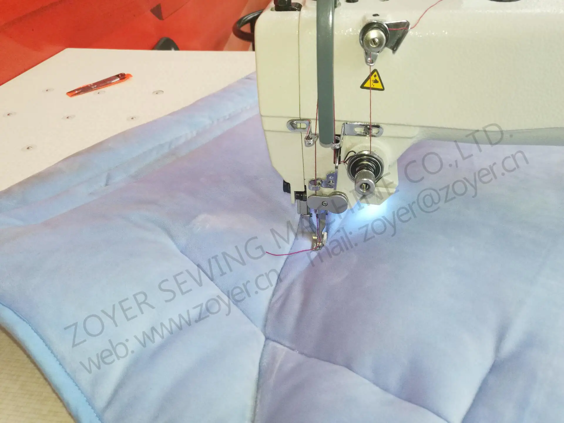 

ZY9082-D4 Zoyer 82 см с длинным рычагом и прямым приводом, автоматический триммер, автоматический подъемник для ног, стежок, промышленная швейная машина