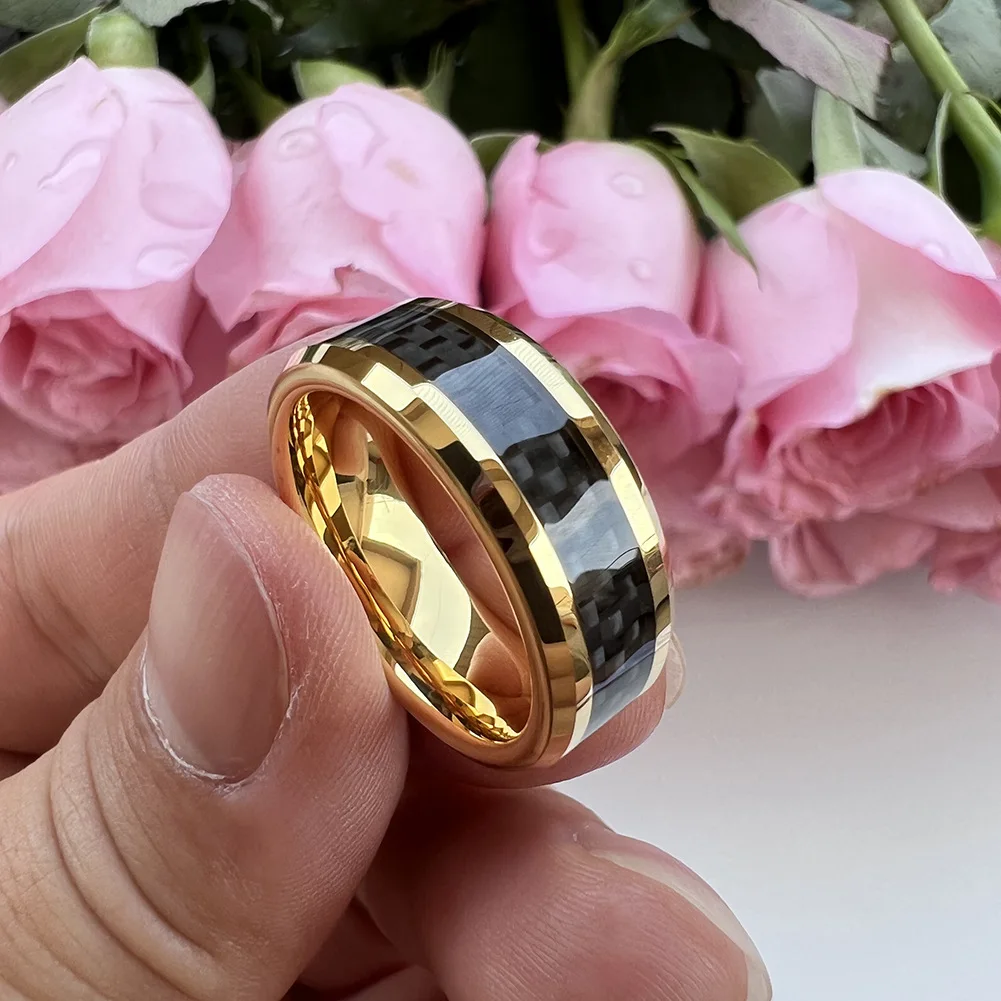 Fashion Men Golden Tungsten Steel Wedding Band Engagement Rings for Men Women Black Carbon Fiber Inlay Beveled Edges Comfort Fit