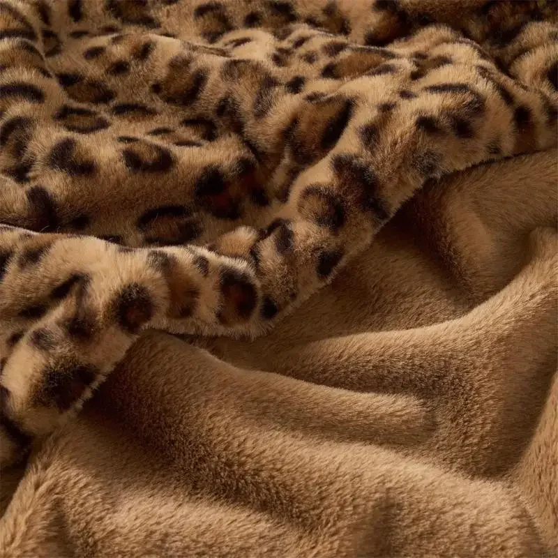 Double Layer Thick Milk Fleece Blanket with Leopard Print for Warmth Skin Friendly Designs P9YB