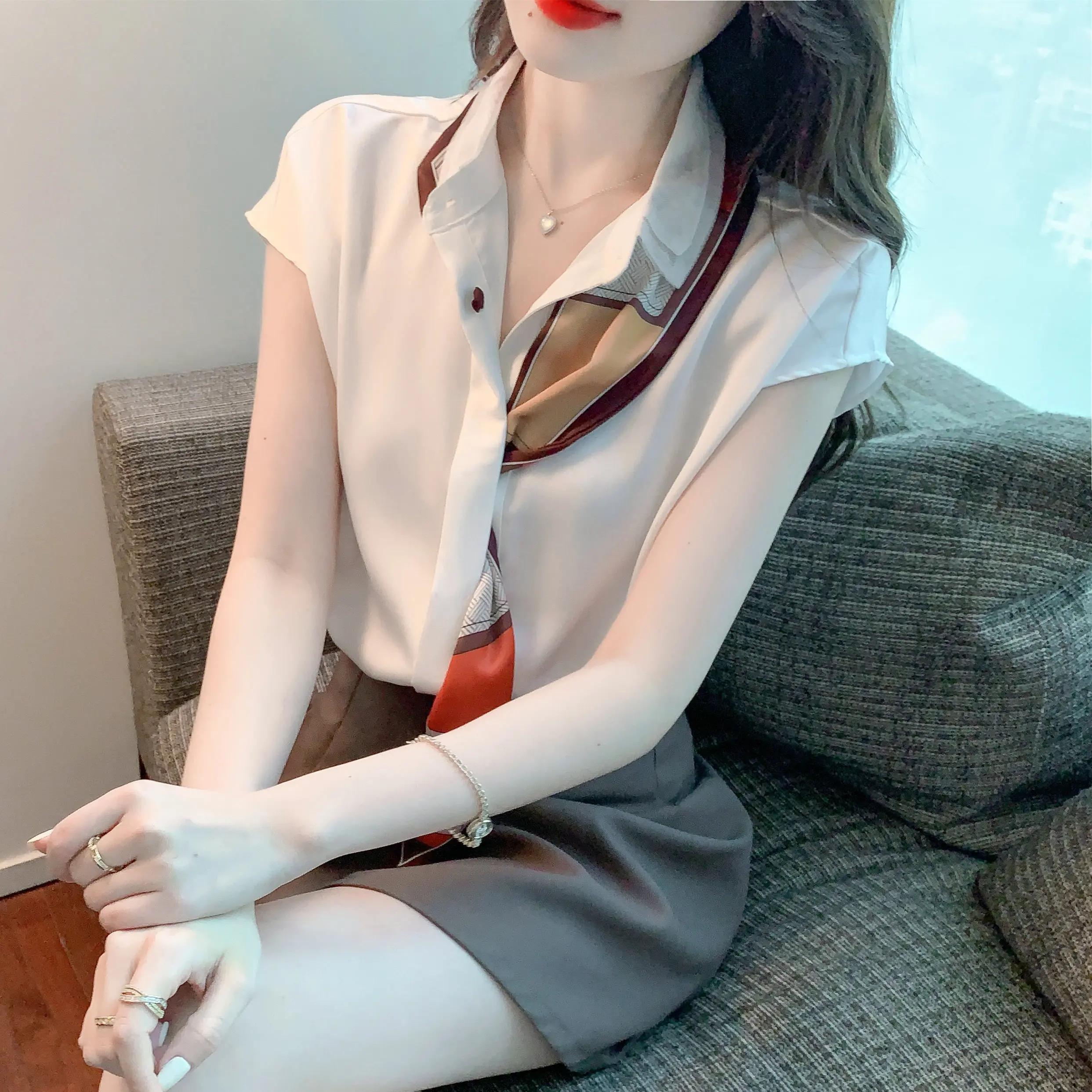 

Элегантная женская рубашка из ацетатного атласа с короткими рукавами, офисная одежда, летняя модная одежда в корейском стиле, свободный крой, дышащий топ высокого качества