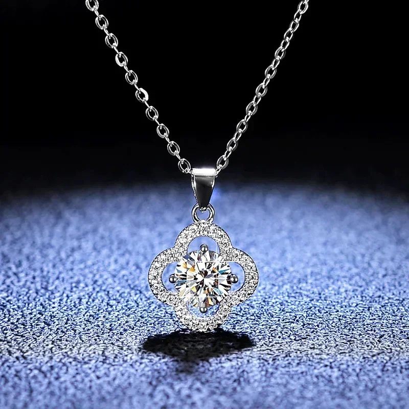 

1CT 2CT Moissanite Diamond Necklace for Women Fashion Four-leaf Clover Flowers New Pendant Collarbone Chain Platinum Jewelry