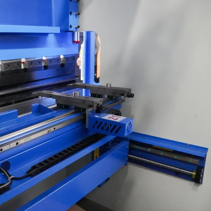 Máquina dobrável de placa de freio hidráulico HARSLE Factory 6 + 1 eixos CNC 2500MM com controlador DELEM