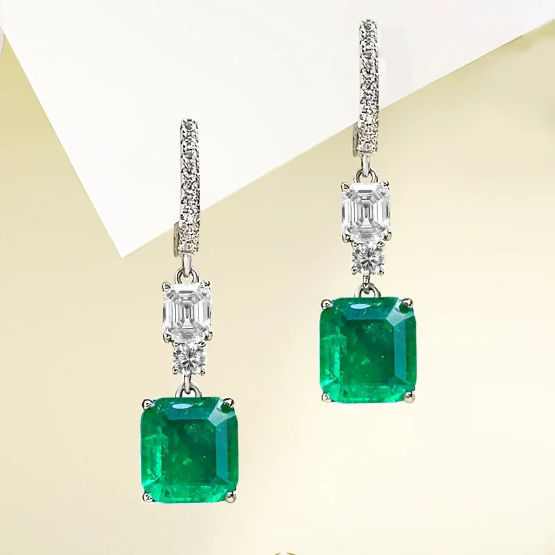 

Fashionable, classic, versatile, and high-end 925 sterling silver emerald earrings inlaid with high carbon diamonds, new style