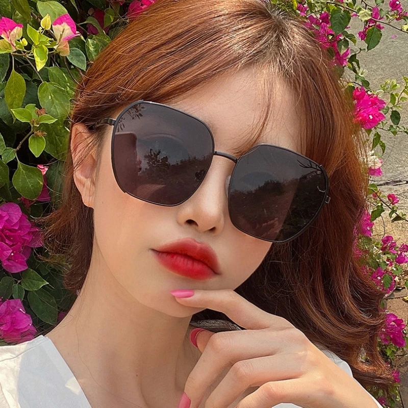 Fashion New Oval Sunglasses for Men and Women UV Resistant Unisex Eyewear Gafas De Sol Sun Glasses