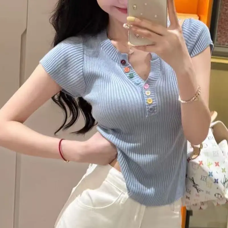 เสื้อยืดคอวีแขนสั้นอเนกประสงค์ถักเสื้อสเวตเตอร์ผู้หญิงที่สมบูรณ์แบบในฤดูร้อน มีความกระชับสัดส่วนและไม่ซ้ําใคร เสื้อสวยมาก