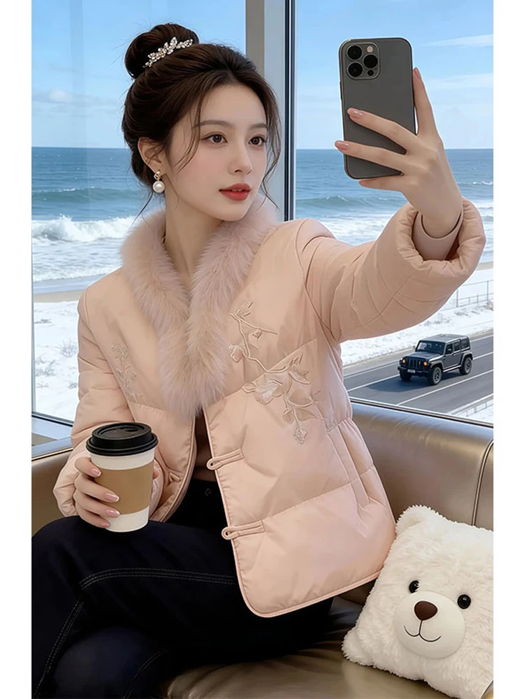 

Новая китайская утепленная зимняя пуховая куртка-парка для женщин 2026 года, модная свободная модель с меховым воротником