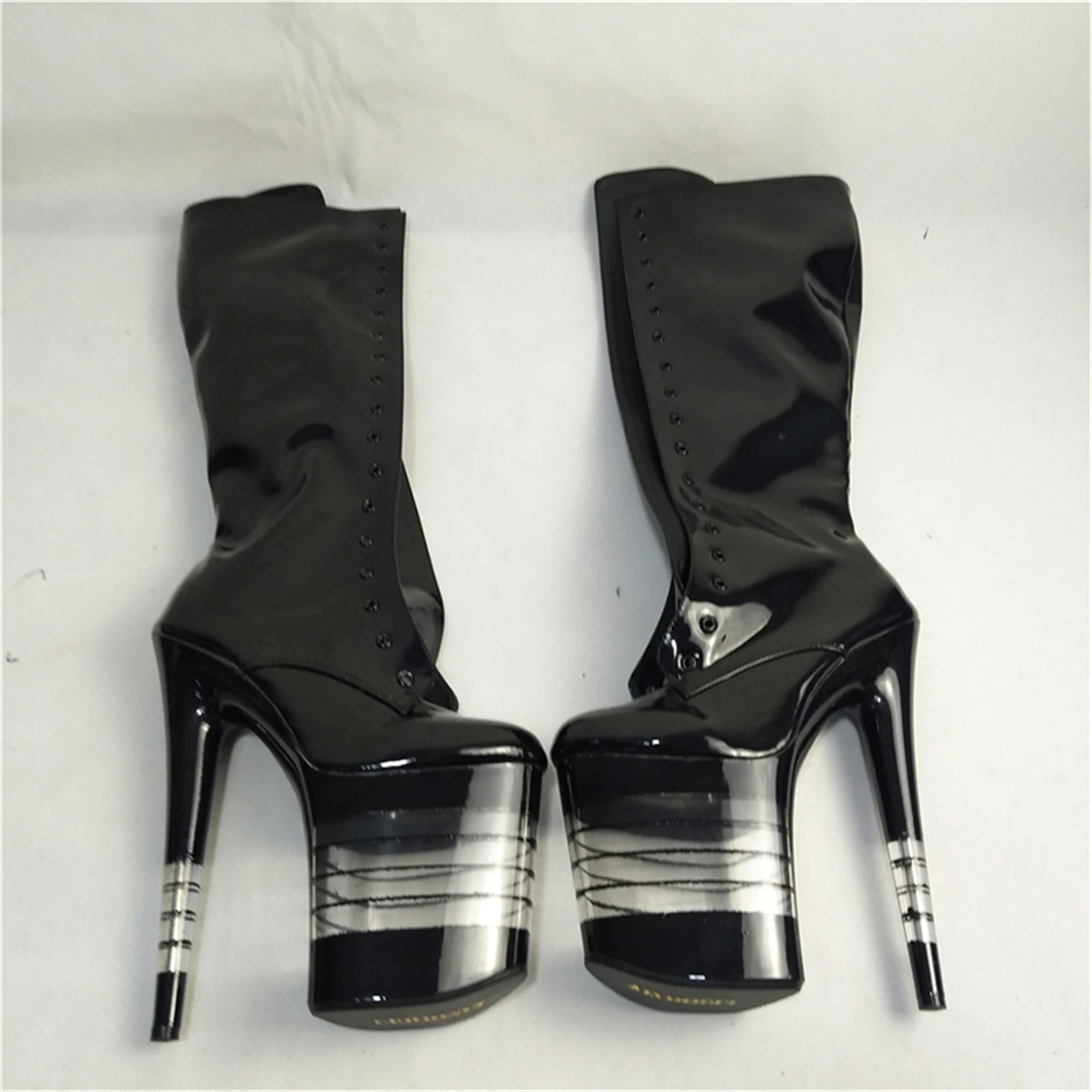 ​ حذاء بكعب عالٍ 20 سم باللون الأسود، حذاء برباط من الجلد اللامع مع كعب مخطط وفتحات معدنية، Punk Rock High B