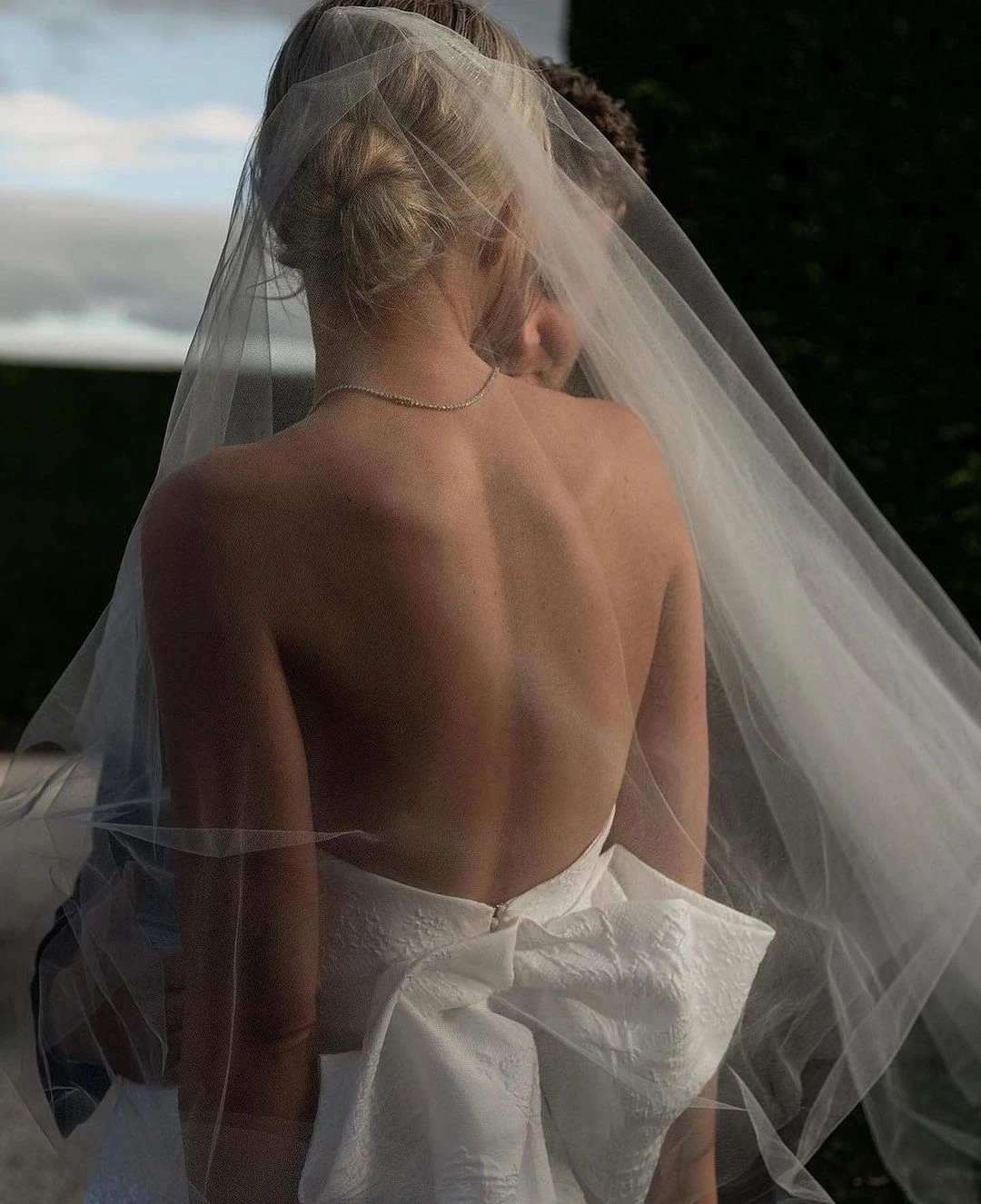 

TOPQUEEN Элегантная простая однослойная фата с пудровыми румянами, свадебная фата, свадебные аксессуары, настраиваемая M51