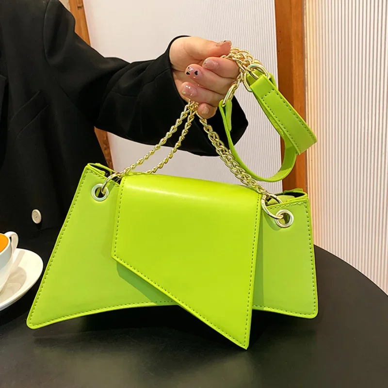 

Сумки подмышки для женщин, новинка 2023 года, роскошные сумки, необычная маленькая сумка высокого качества с цепочкой, модная кожаная женская сумка на плечо для вечеринок