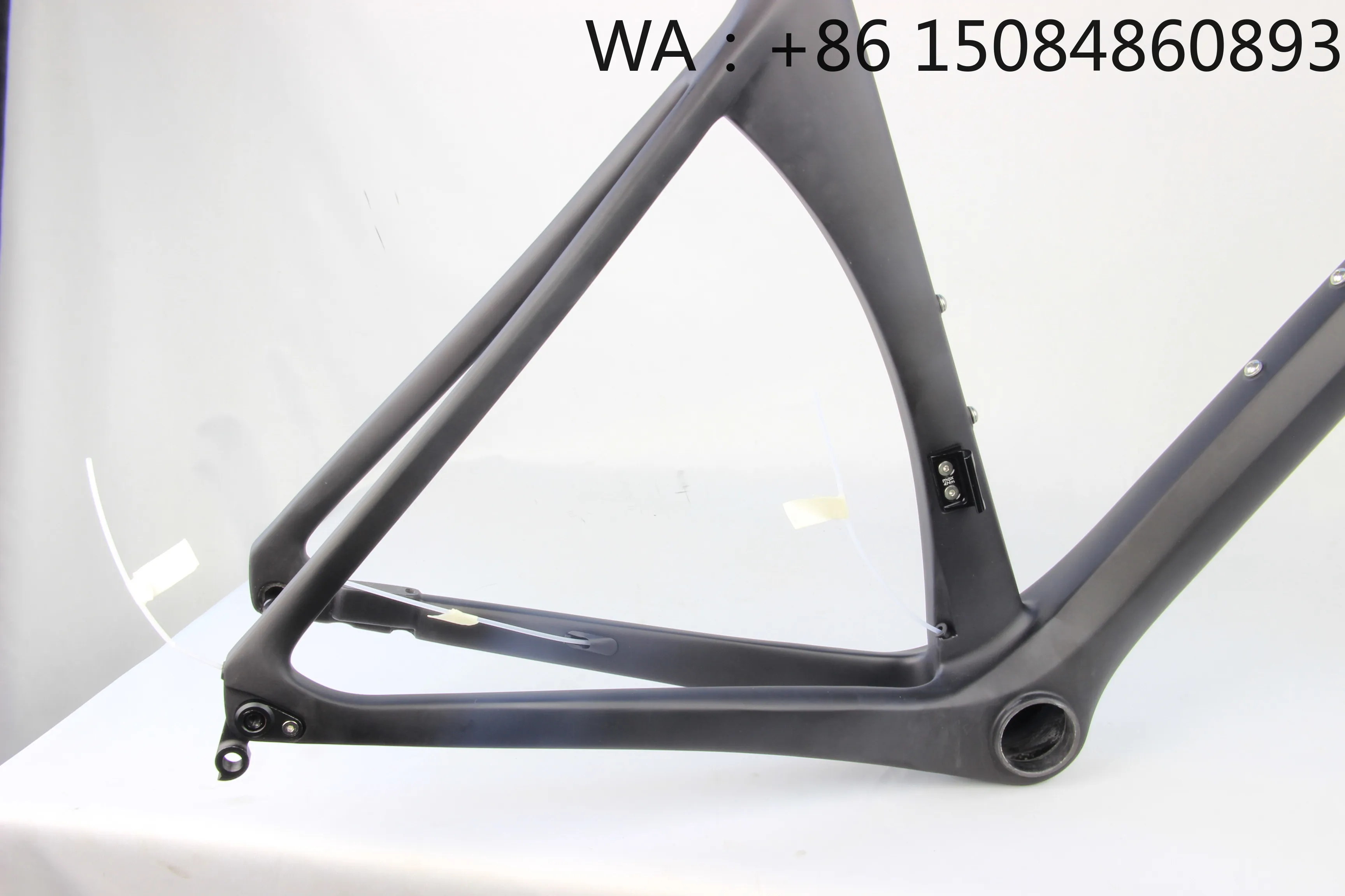 

700c Racing Road Frame Set, carbon fiber material, full cable routing, flat mount disc brake with stem
