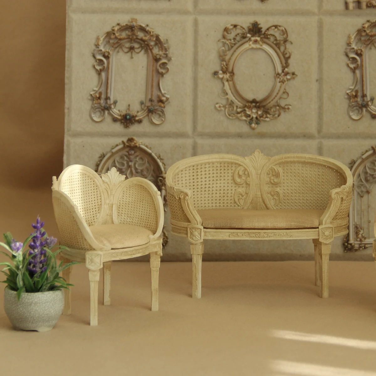Miniature Simulated Furniture 1:12 Palace Style Distressed Chair Suitable for Miniature House Model Decoration
