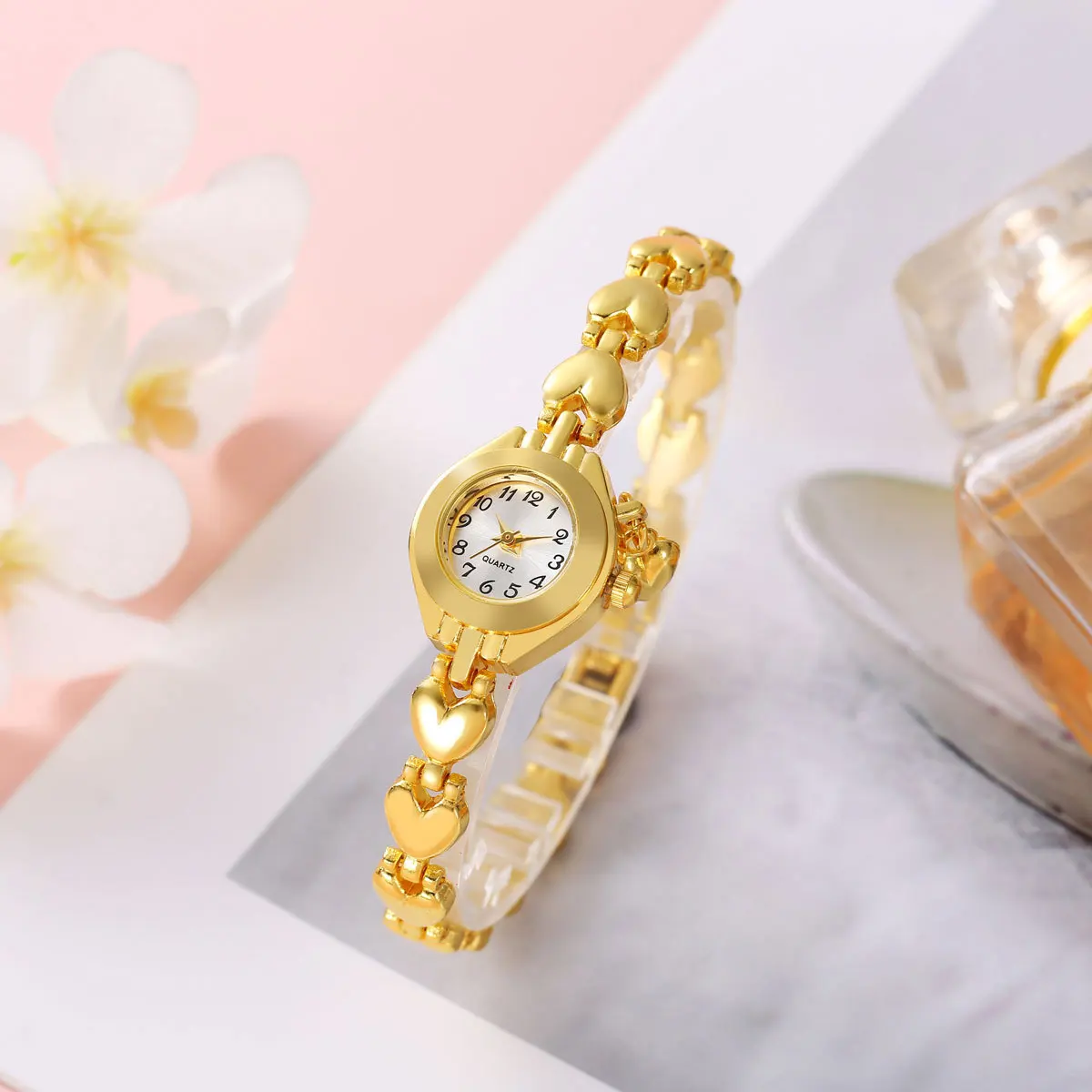 MAYZHISU Golden Bracelet Watch For Women Simple Elegant Small Women\'s Watches Alloy Strap Waterproof Ladies Dresses Wristwatch