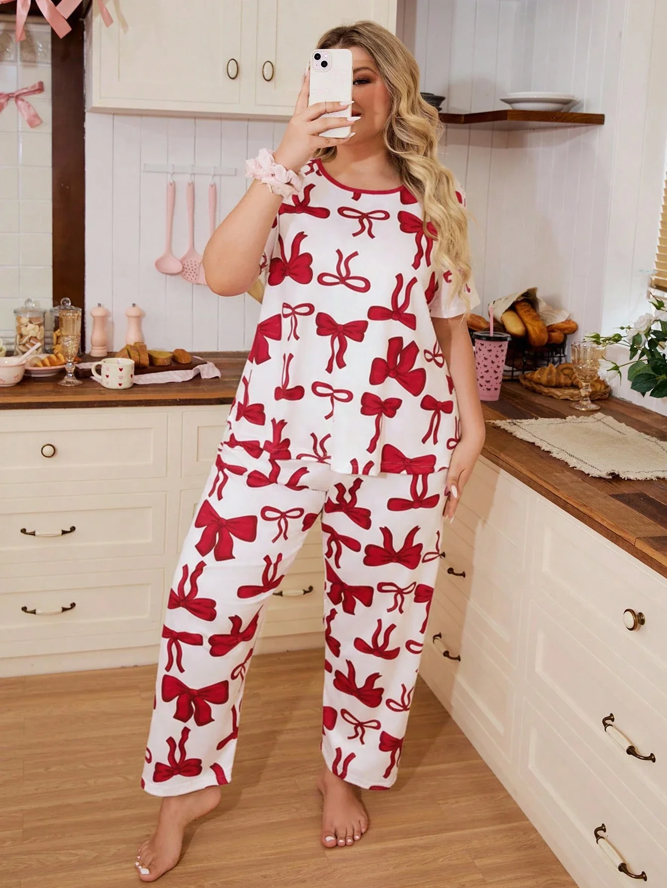 

Комплект пижамы больших размеров с бантом и круглым вырезом: милая и удобная одежда для сна