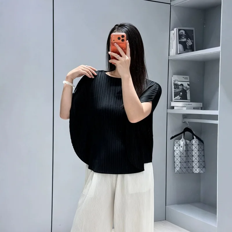 Miyake Pleated 2026 Women's Top New Round Neck Cape Style Short Sleeve Loose Batwing Shirt Elegant Slimming Draped T-Shirt Pleat