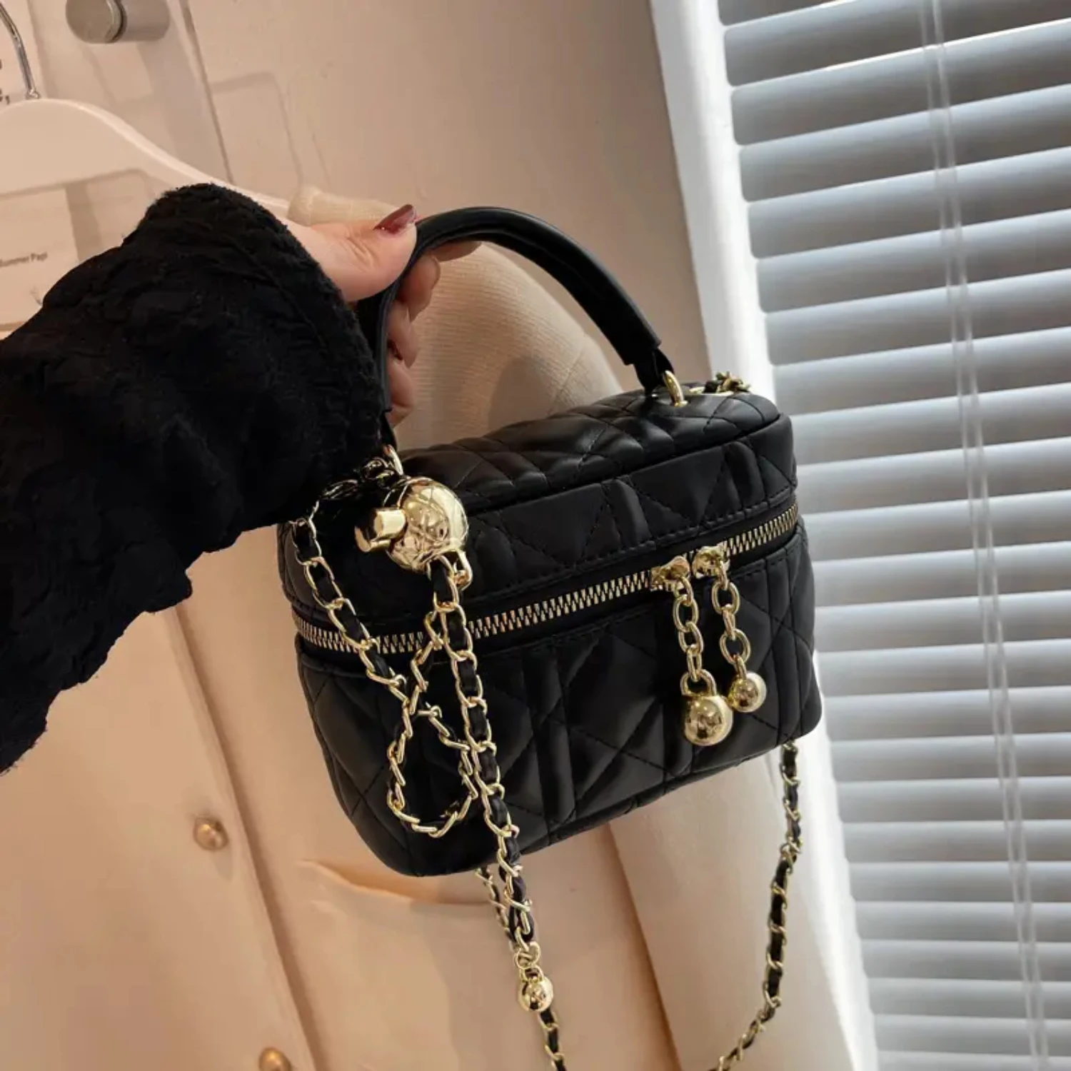 

2022 New Arrival Small Handbag, Mini Quilted Chain Bucket Bag