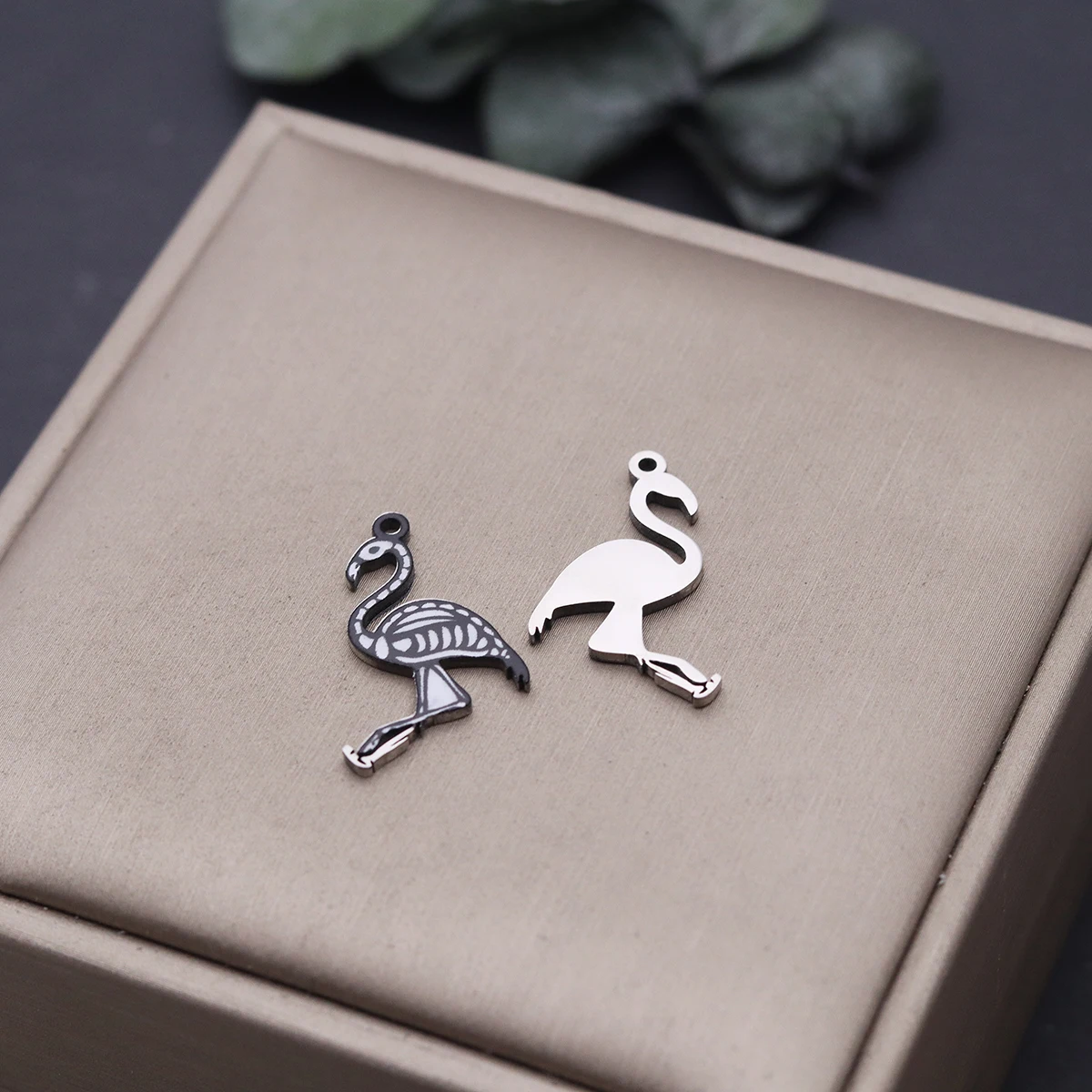 2 قطعة/الوحدة الفولاذ المقاوم للصدأ فلامنغو قلادة جالبة للحظ لصنع المجوهرات العصرية قلادة سوداء موضوع الحيوان هالوين لتقوم بها بنفسك الملحقات #3