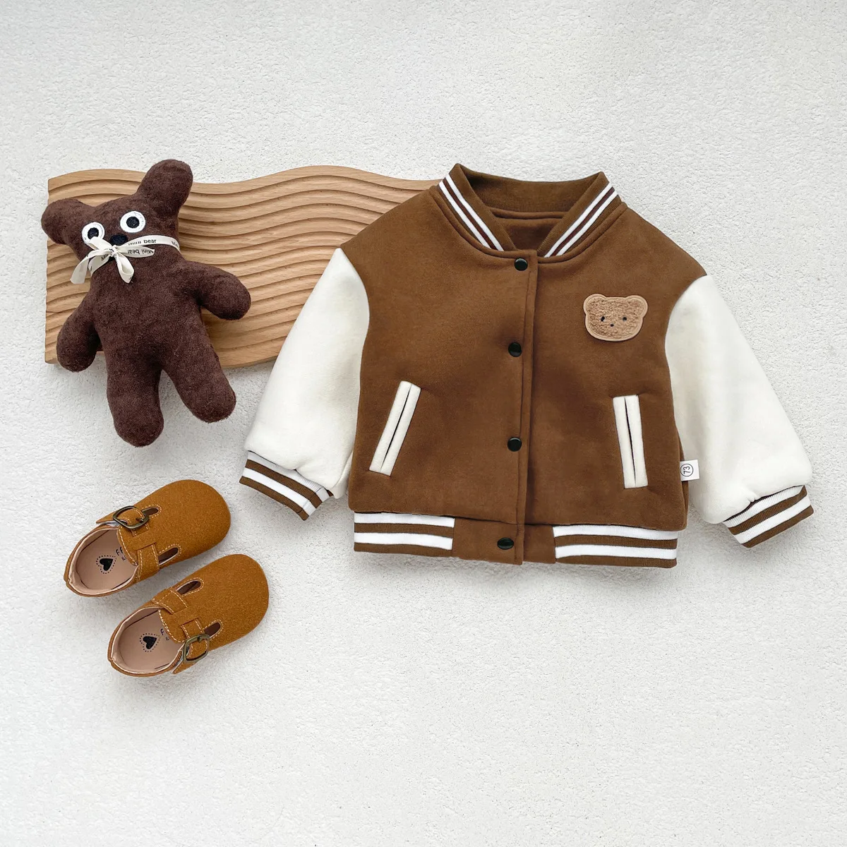 

2024 Korean Autumn Winter Baby Boy Baseball Uniform Cotton Velvet Bear Embroidered Patchwork Infant Boy Coat Toddler Boy Outfits