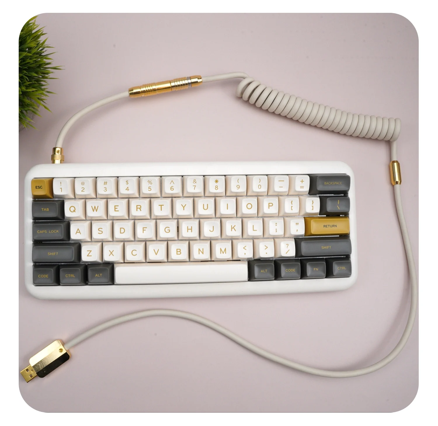 GeekCable Handmade Customized Mechanical Keyboard Data Cable For GMK Theme SP Keycaps Vintage White Top with gold hardware