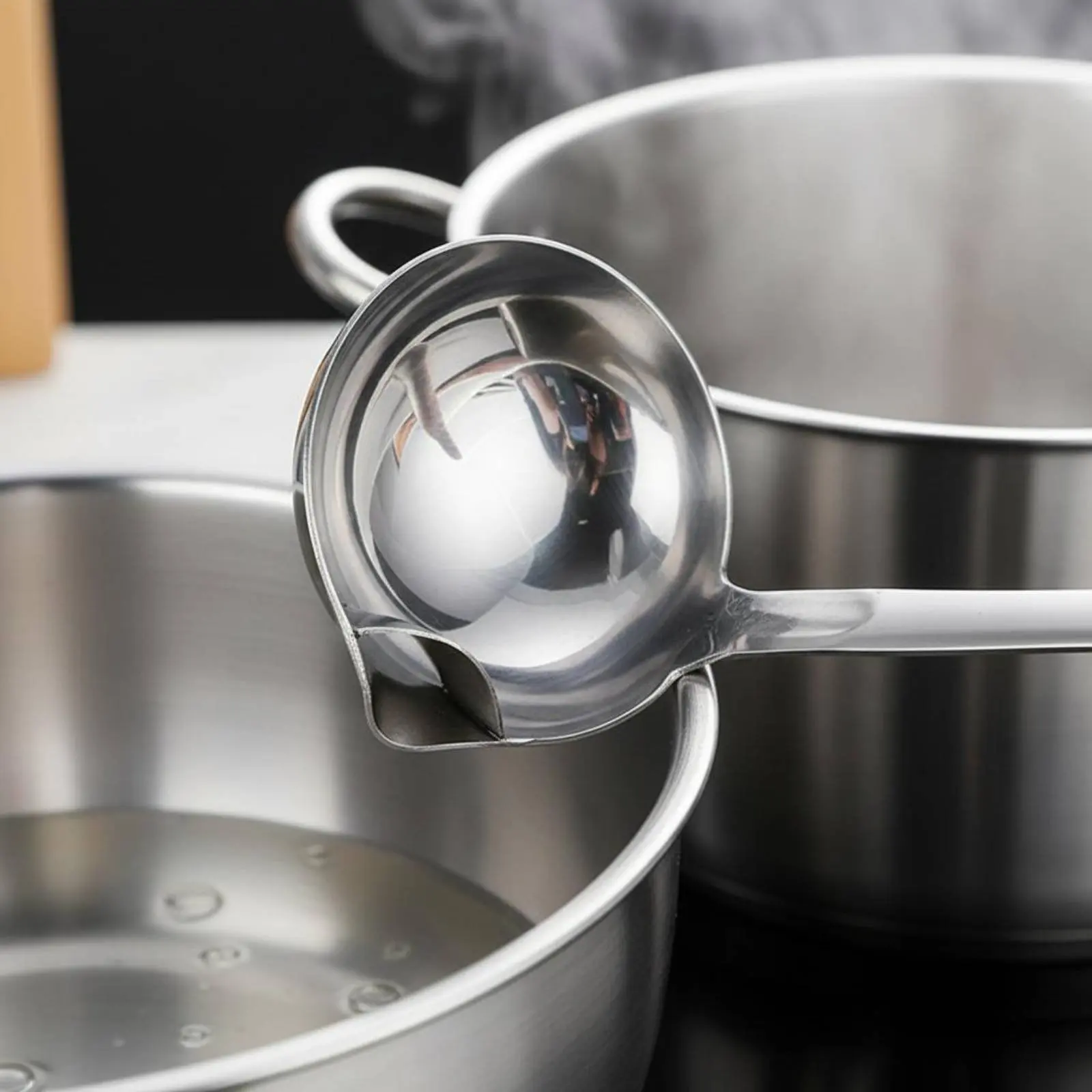 Long Handle Warm Pot Ladle Heat Insulating Oil Separator Ladle Unwanted Oil Skimmer Spoon Easy to Clean Kitchen Utensil