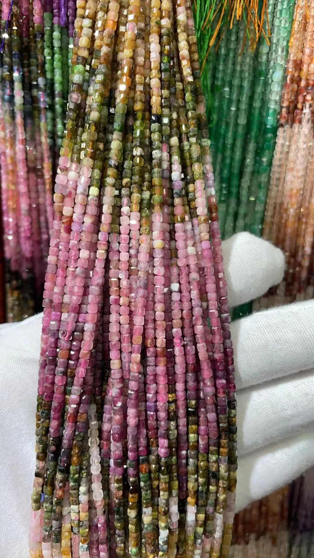 

Natural Mixed Color Tourmaline Edge Faceted Cube Beads 2.5mmx2.5mm，Different Colors